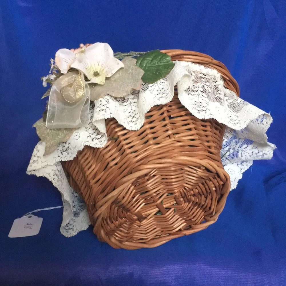 Small Lace-trimmed Wicker Basket